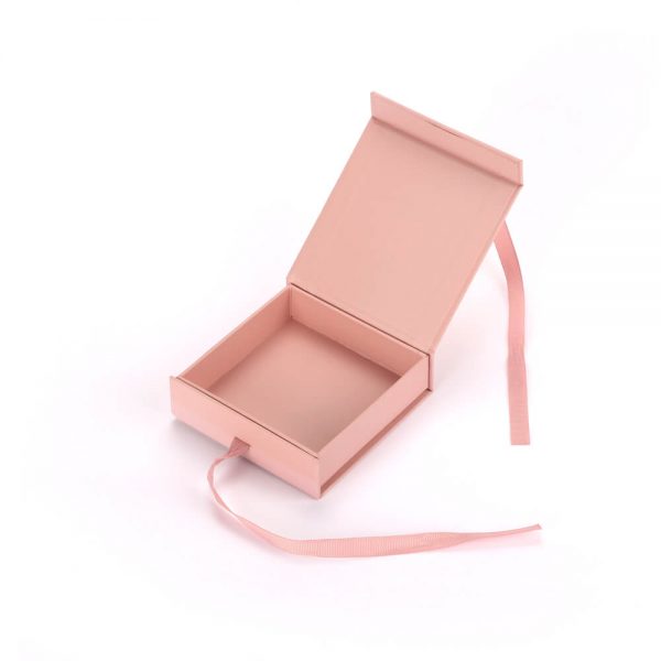 Gift Box With Ribbon2