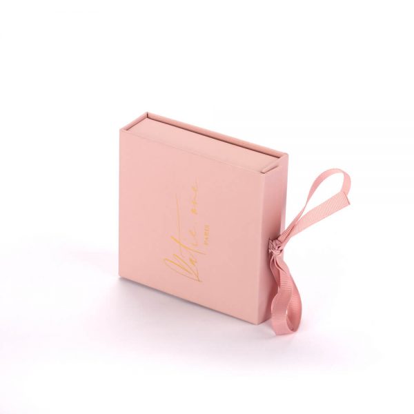 Gift Box With Ribbon3